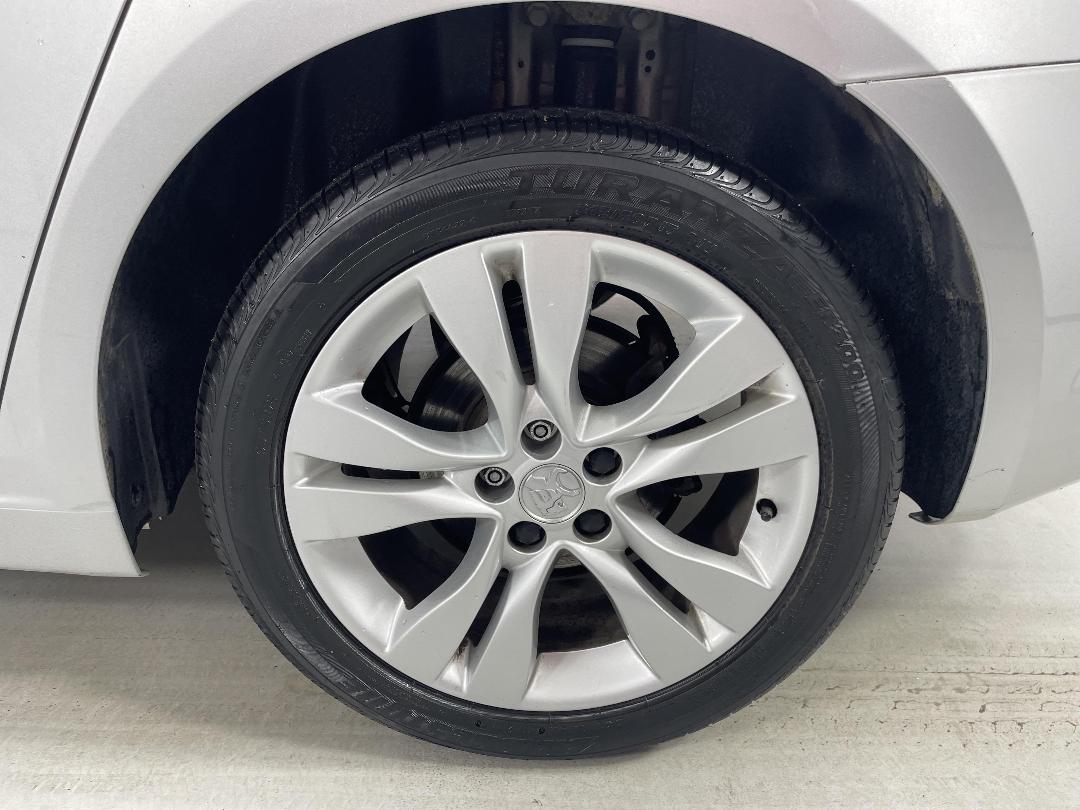 Photo '11' of Holden Cruze