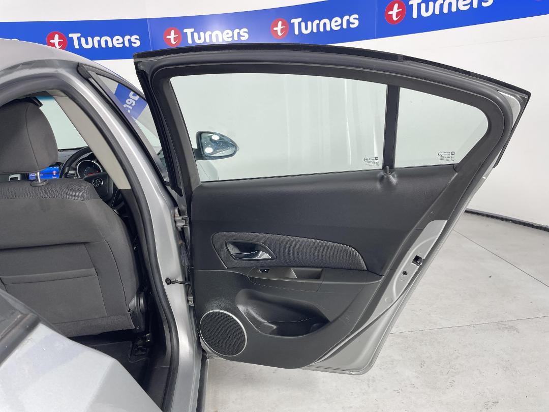 Photo '19' of Holden Cruze