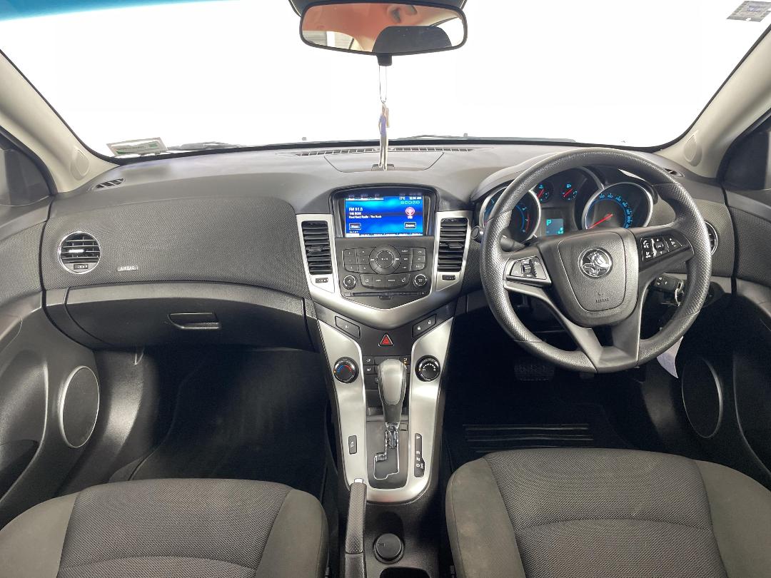 Photo '17' of Holden Cruze