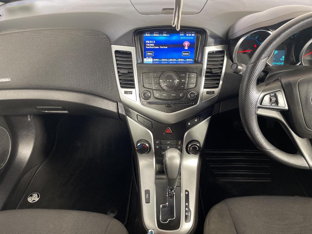 Photo '18' of Holden Cruze