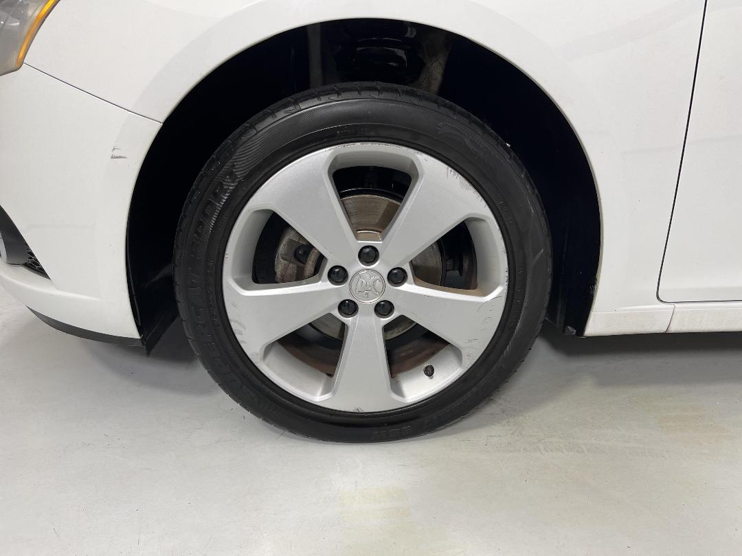 Photo '10' of Holden Cruze