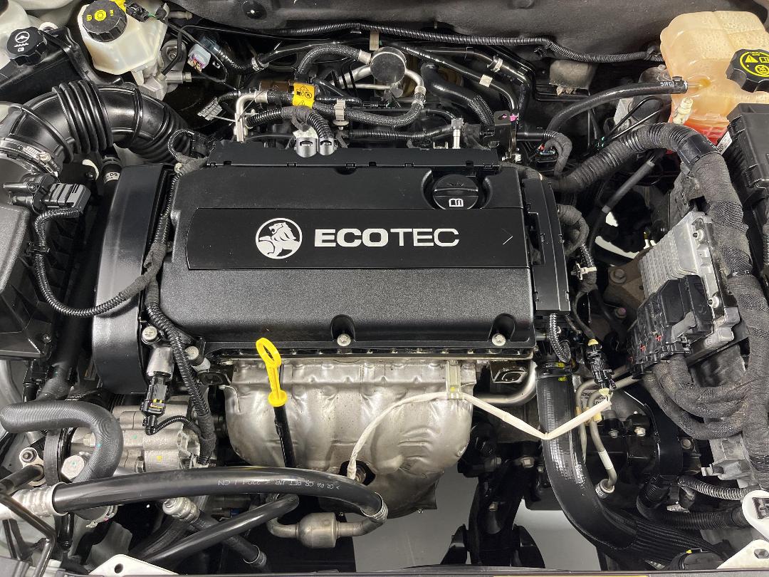 Photo '13' of Holden Cruze