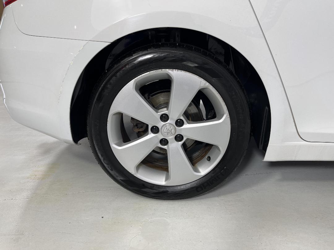 Photo '12' of Holden Cruze