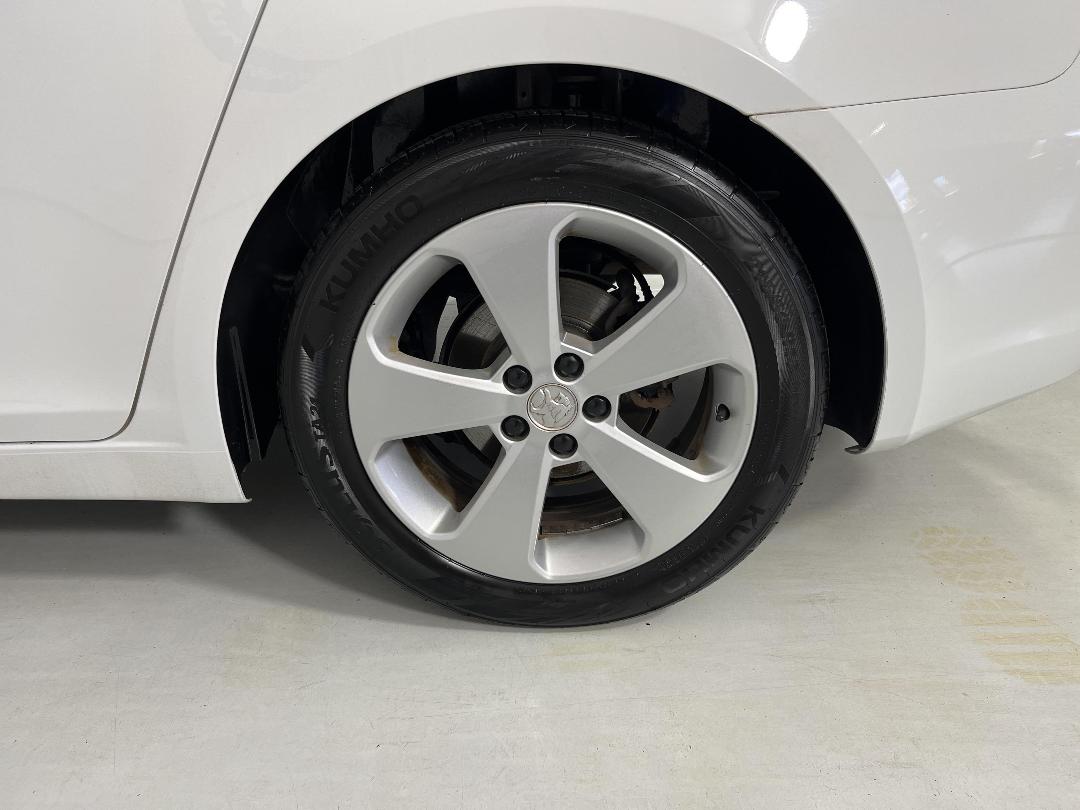 Photo '11' of Holden Cruze