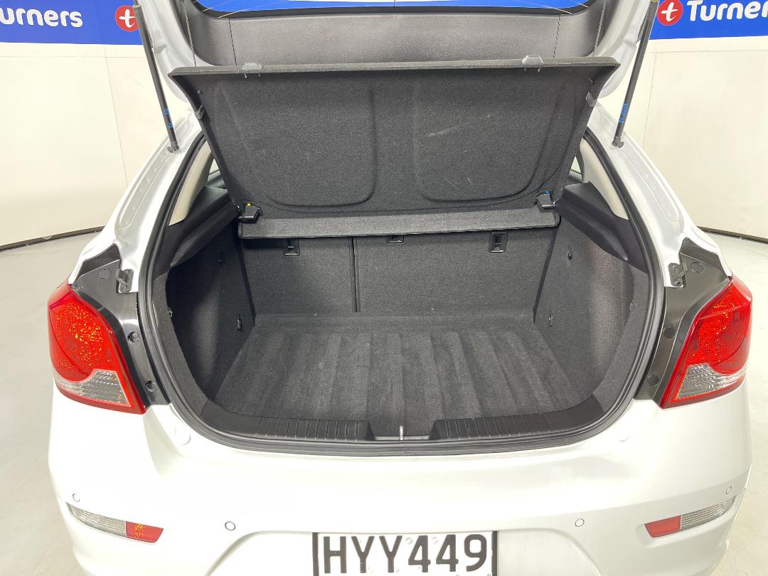 Photo '14' of Holden Cruze