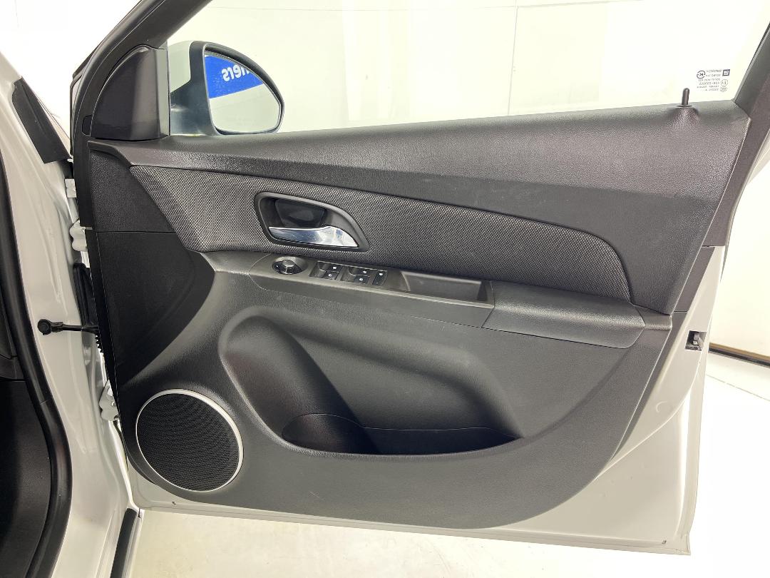 Photo '15' of Holden Cruze