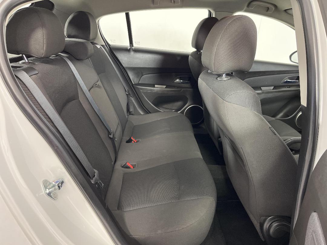 Photo '20' of Holden Cruze