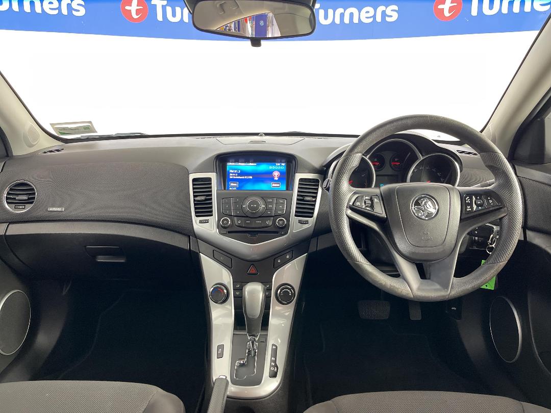 Photo '17' of Holden Cruze