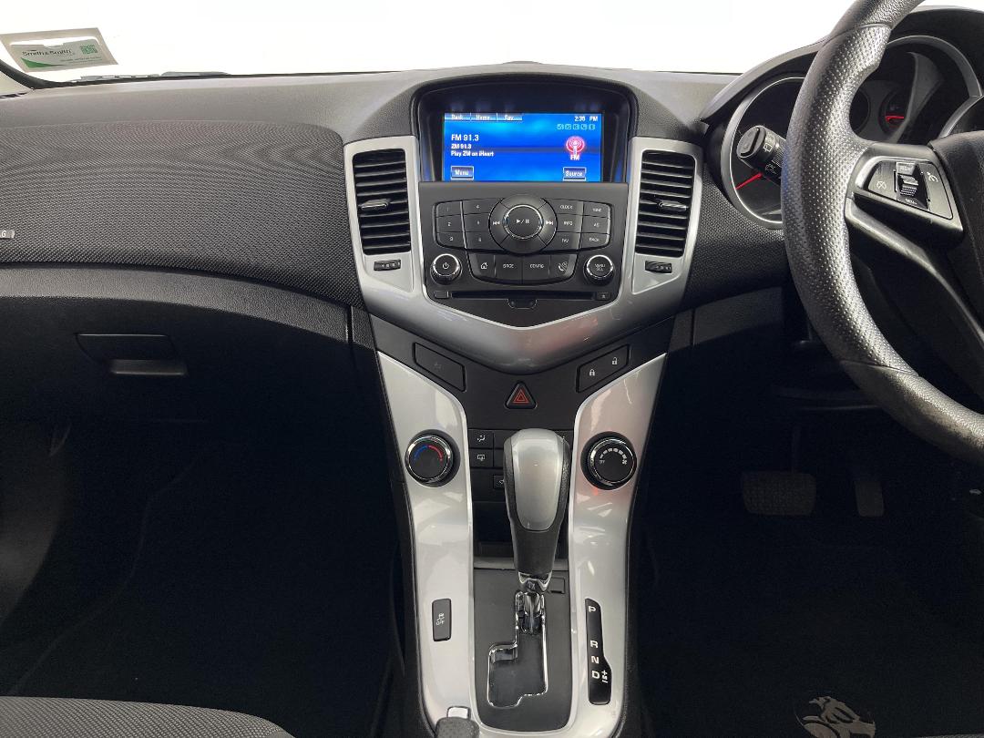 Photo '18' of Holden Cruze