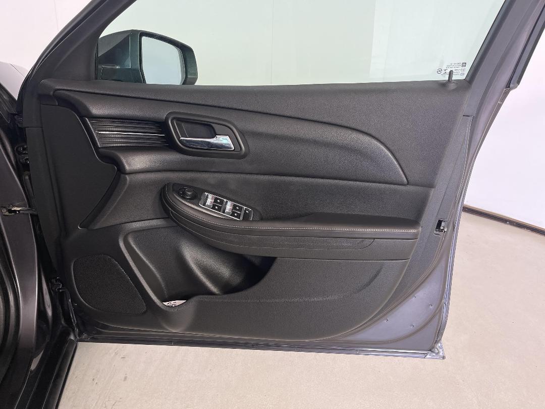 Photo '15' of Holden Malibu