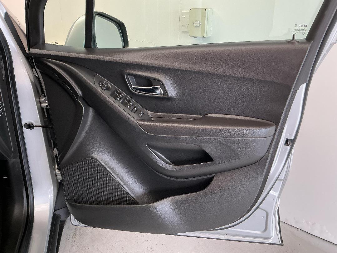 Photo '15' of Holden Trax Photo '15' of Holden Trax