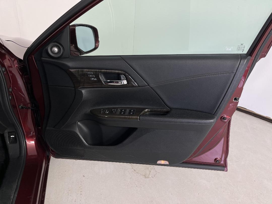 Photo '15' of Honda Accord