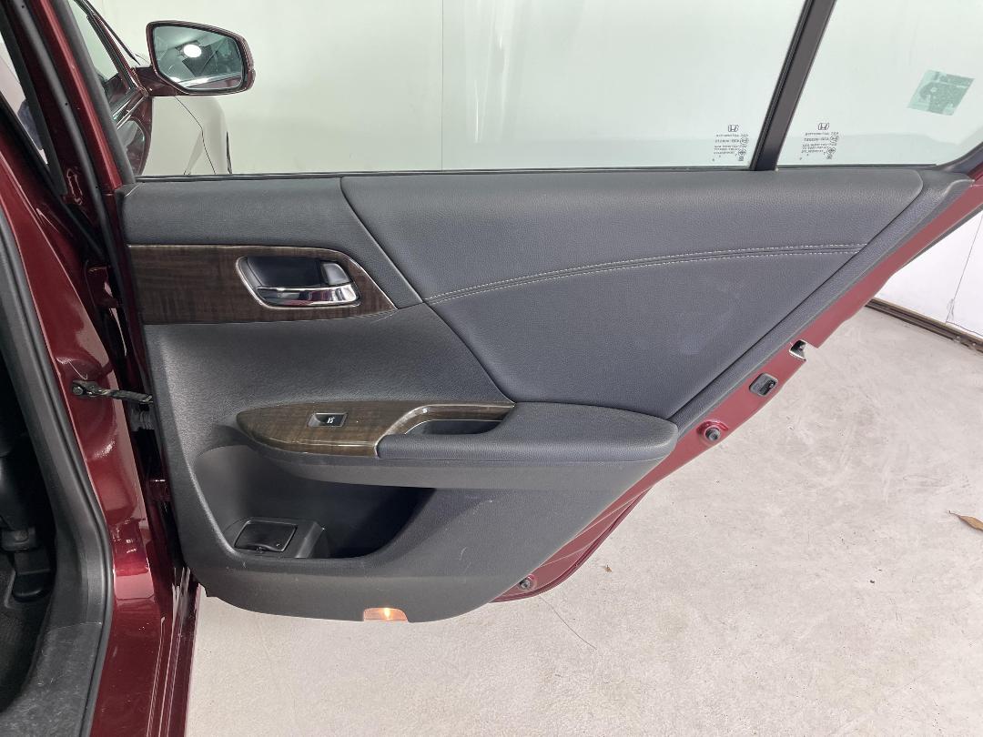 Photo '19' of Honda Accord