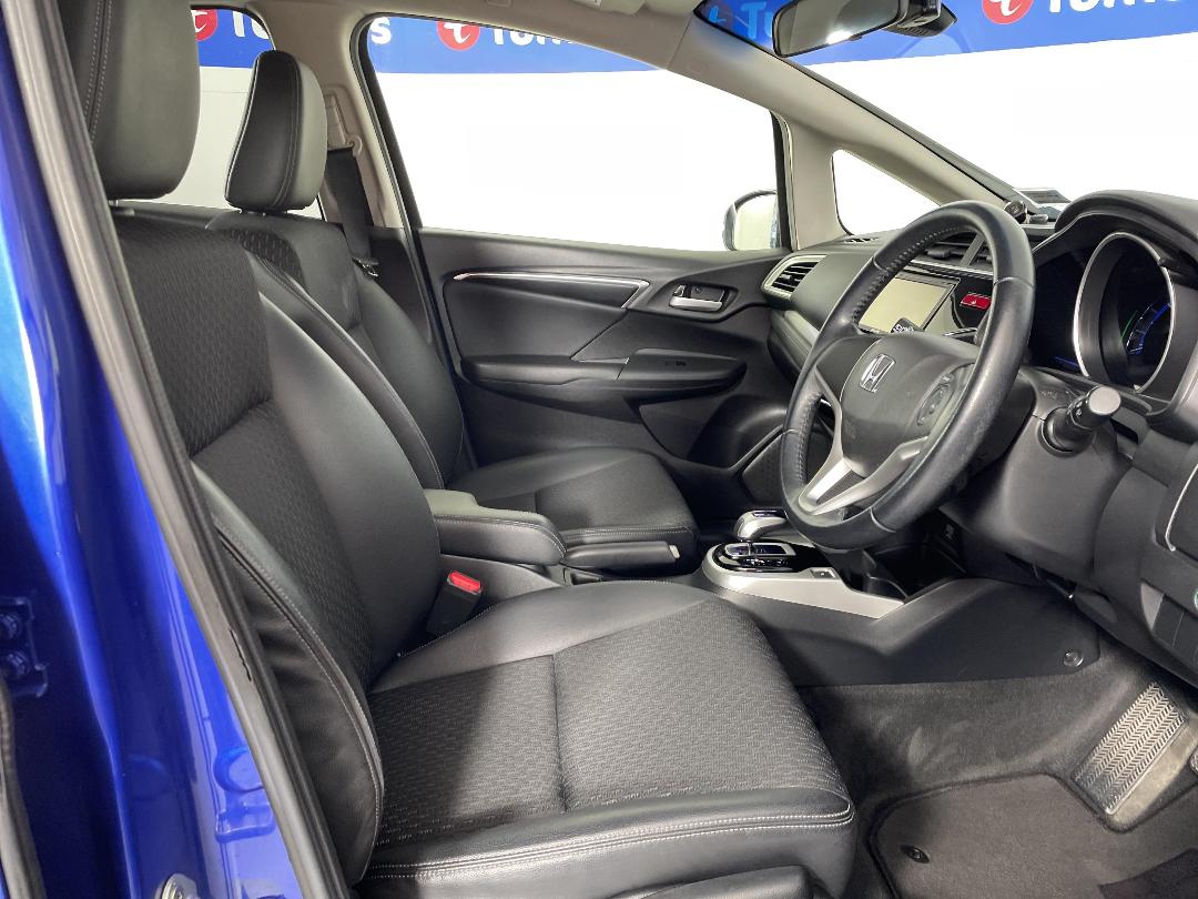 Photo '16' of Honda FIT