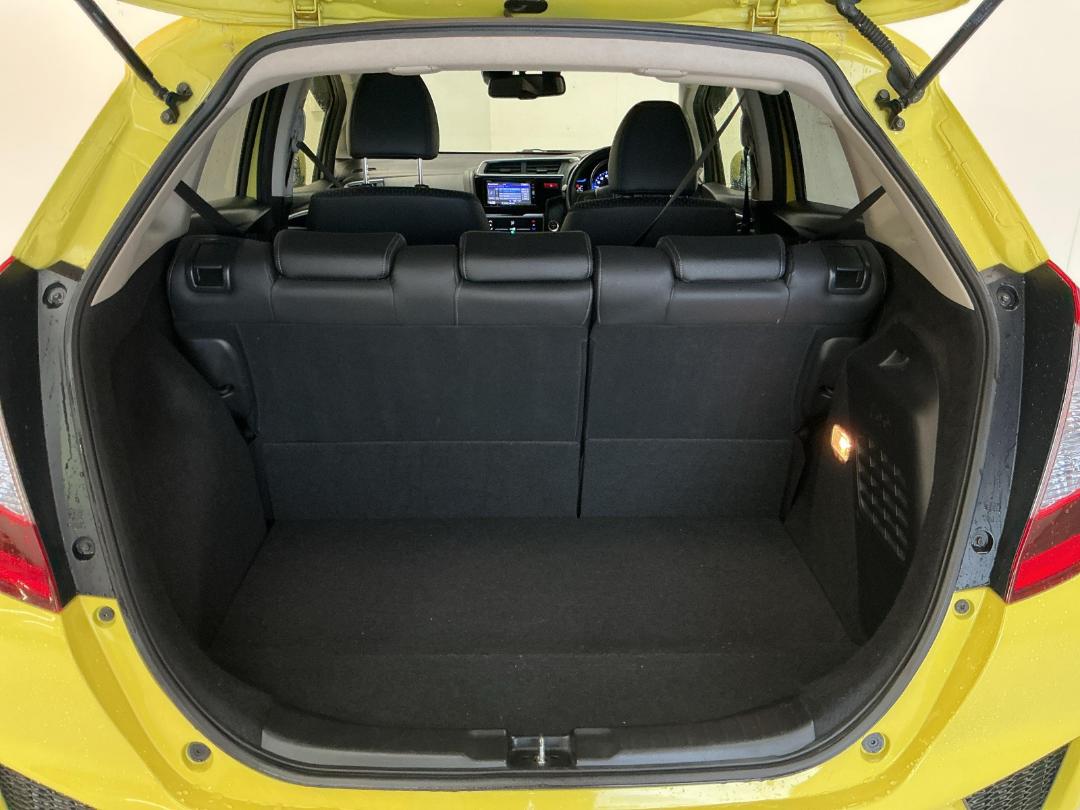 Photo '14' of Honda FIT