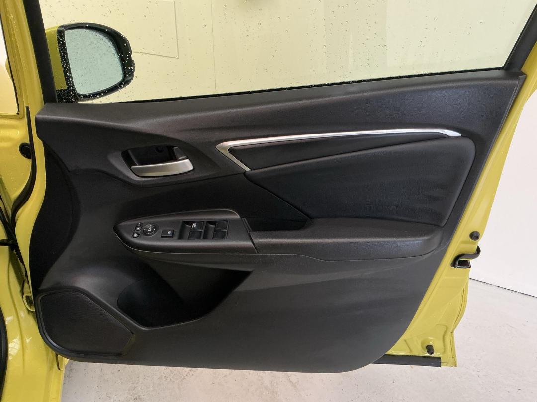 Photo '15' of Honda FIT