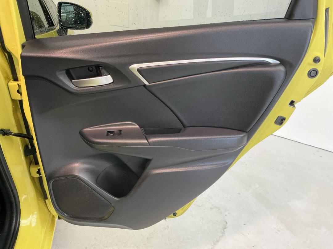 Photo '19' of Honda FIT