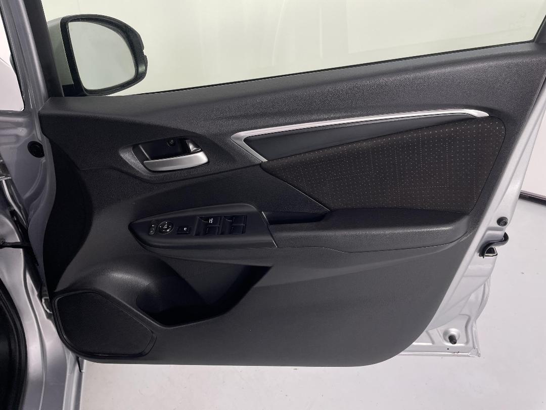 Photo '15' of Honda FIT