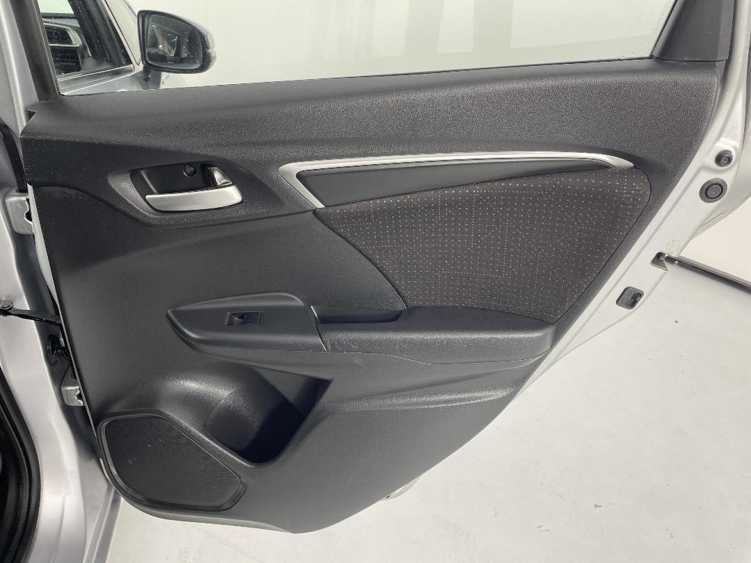 Photo '19' of Honda FIT