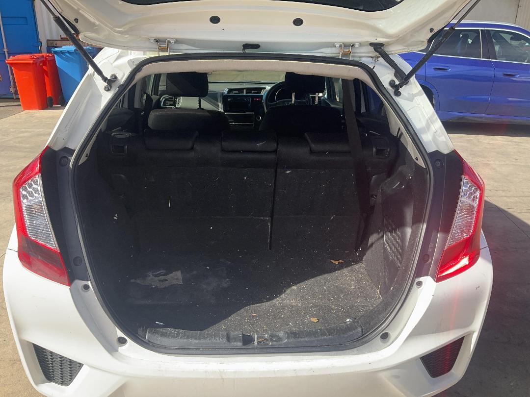 Photo '11' of Honda FIT Hybrid