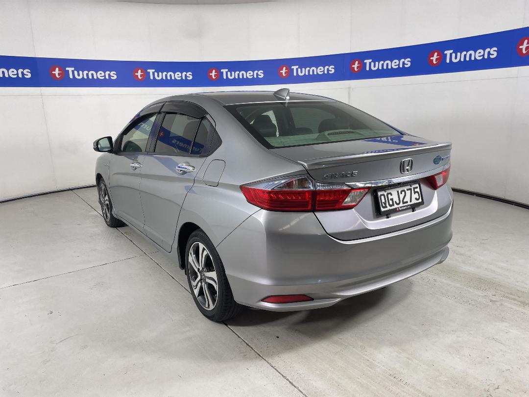 Photo '5' of Honda Grace Photo '5' of Honda Grace