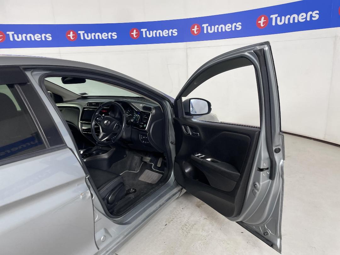 Photo '15' of Honda Grace Photo '15' of Honda Grace