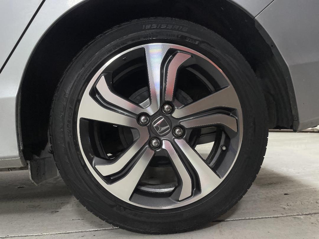 Photo '11' of Honda Grace Photo '11' of Honda Grace