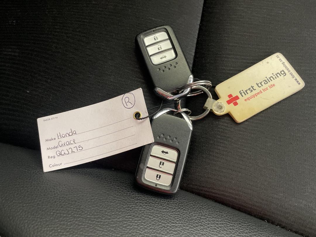 Photo '22' of Honda Grace Photo '22' of Honda Grace