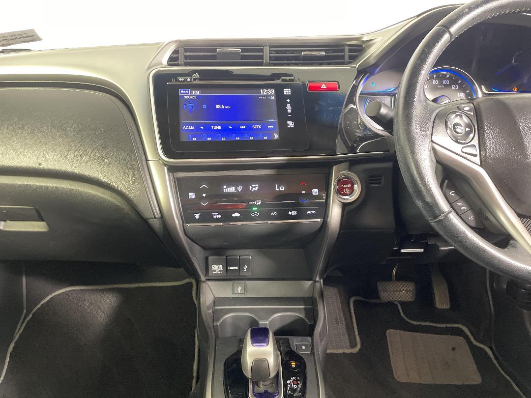 Photo '18' of Honda Grace Photo '18' of Honda Grace