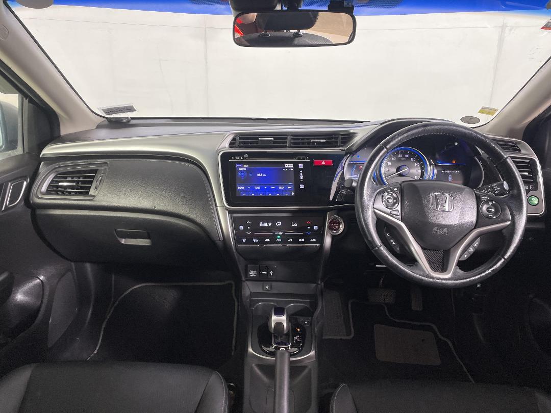 Photo '17' of Honda Grace Photo '17' of Honda Grace