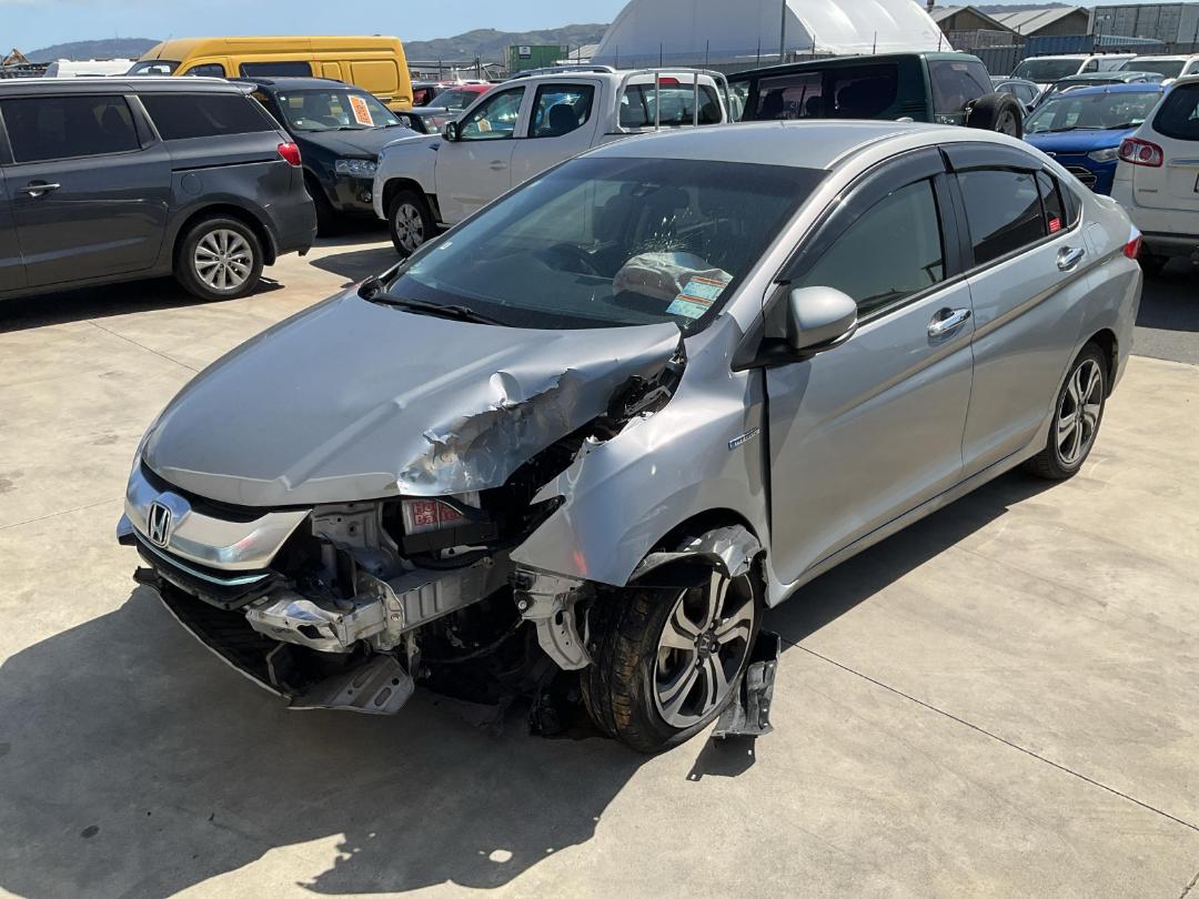 Damaged Honda Grace Hybrid 2015 in Wellington Seaview at Turners