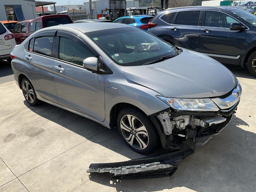 Damaged Honda Grace Hybrid 2015 in Wellington Seaview at Turners