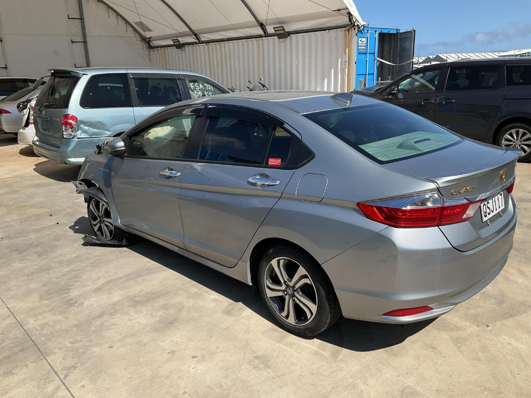 Damaged Honda Grace Hybrid 2015 in Wellington Seaview at Turners