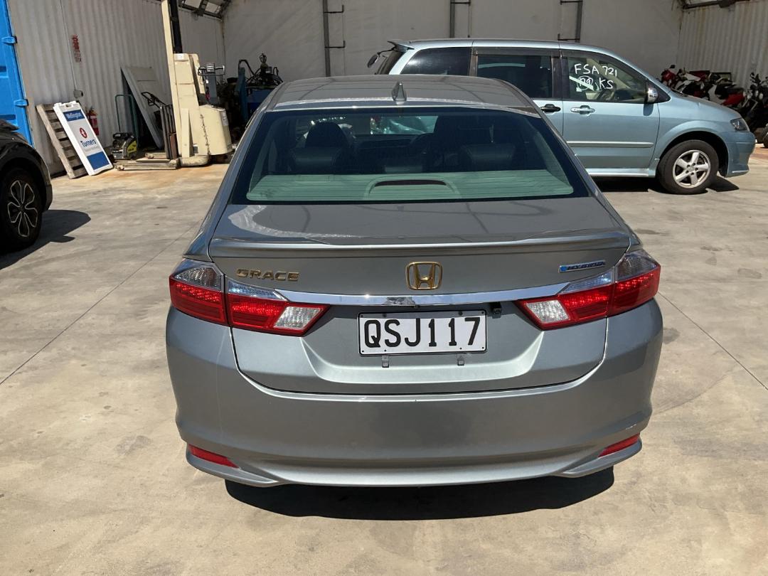 Damaged Honda Grace Hybrid 2015 in Wellington Seaview at Turners