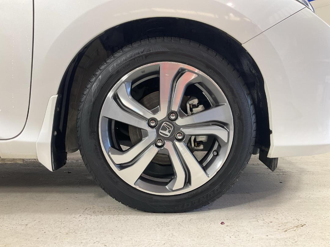 Photo '9' of Honda Grace Photo '9' of Honda Grace