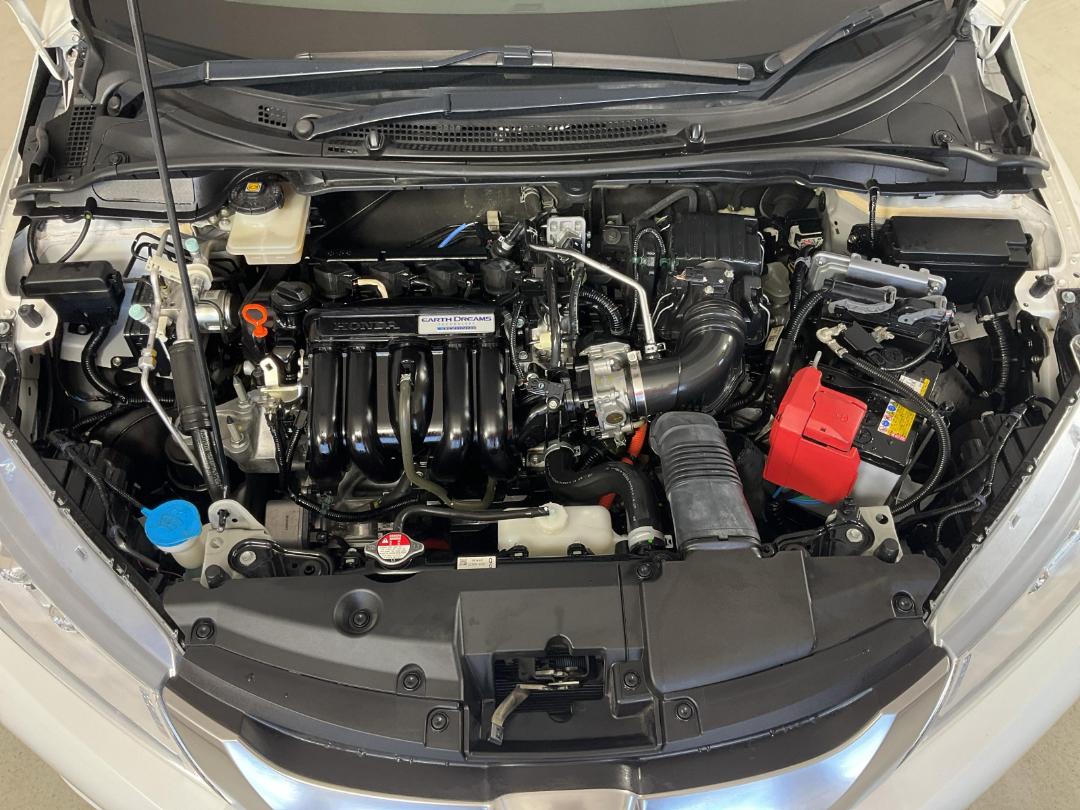 Photo '13' of Honda Grace Photo '13' of Honda Grace