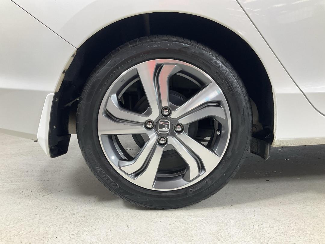 Photo '12' of Honda Grace Photo '12' of Honda Grace