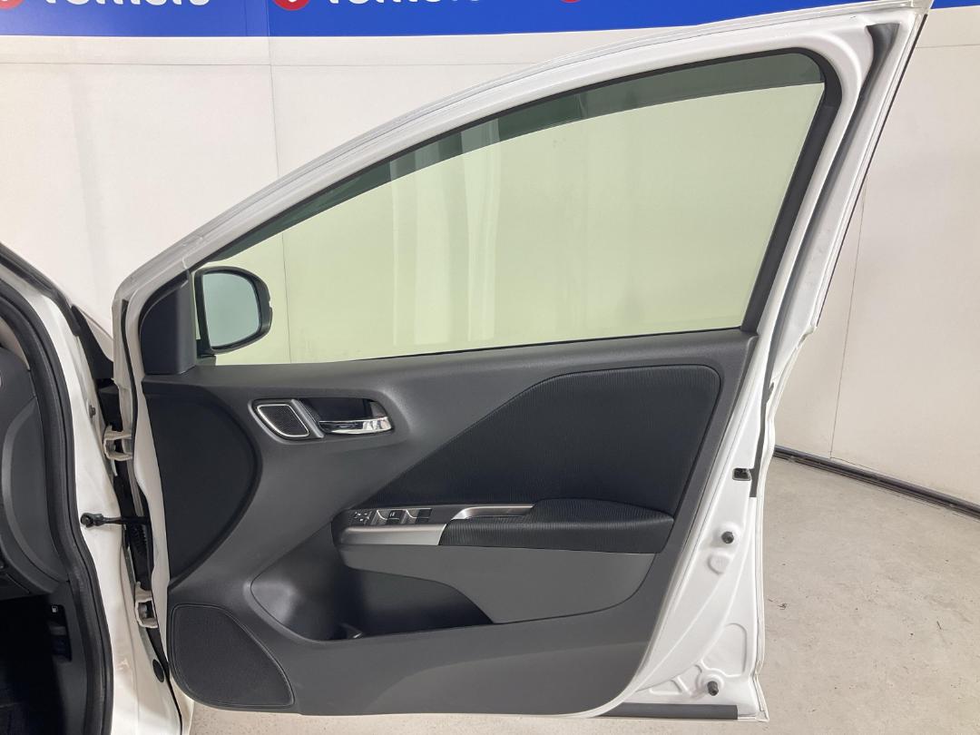 Photo '15' of Honda Grace Photo '15' of Honda Grace