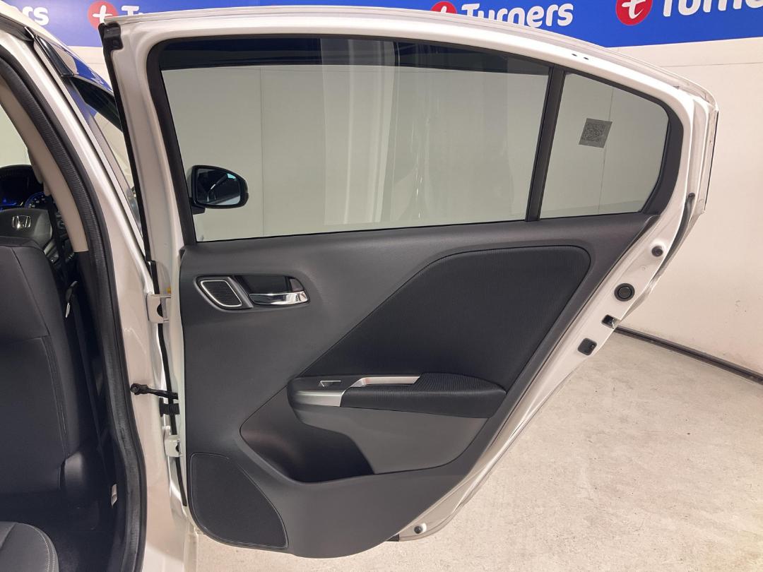 Photo '19' of Honda Grace Photo '19' of Honda Grace