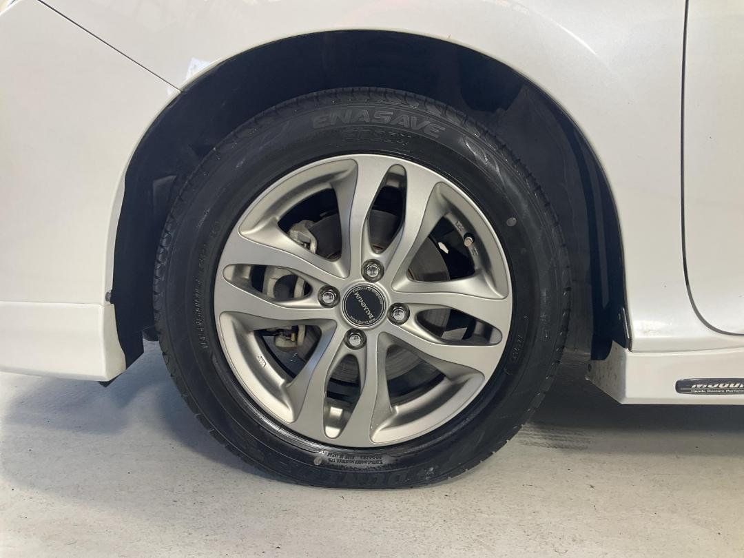 Photo '10' of Honda Grace Photo '10' of Honda Grace