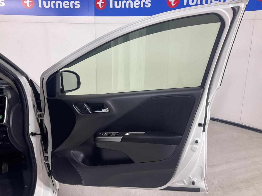 Photo '15' of Honda Grace Photo '15' of Honda Grace