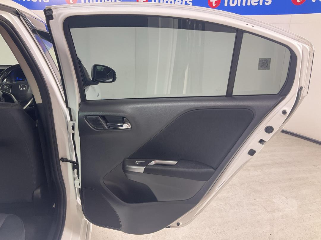 Photo '19' of Honda Grace Photo '19' of Honda Grace