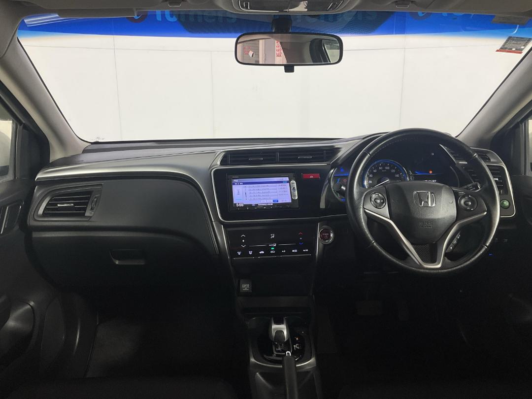 Photo '17' of Honda Grace Photo '17' of Honda Grace