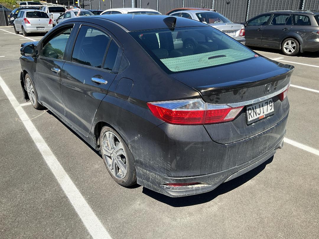 Photo '3' of Honda Grace Photo '3' of Honda Grace