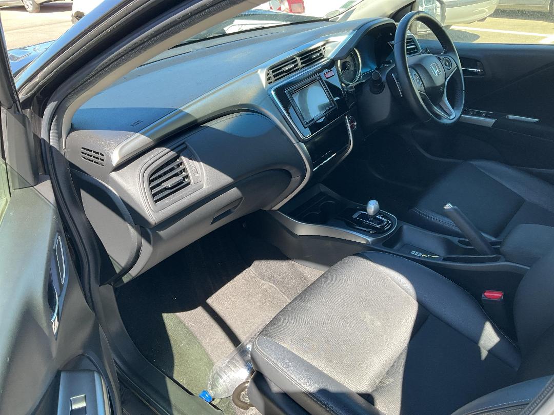 Photo '13' of Honda Grace Photo '13' of Honda Grace