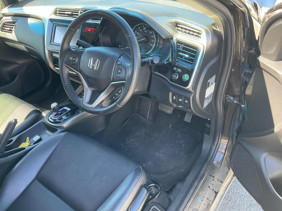 Photo '9' of Honda Grace Photo '9' of Honda Grace