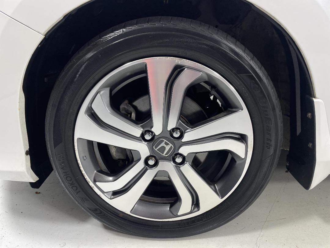 Photo '10' of Honda Grace Photo '10' of Honda Grace