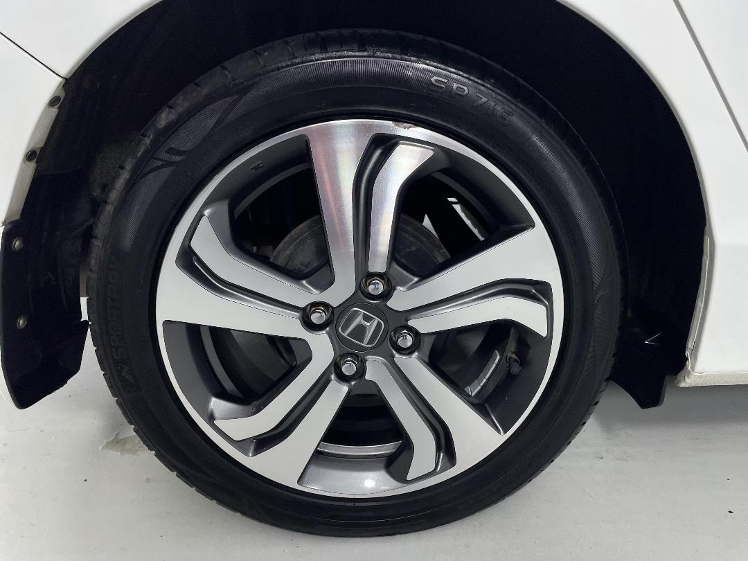 Photo '12' of Honda Grace Photo '12' of Honda Grace