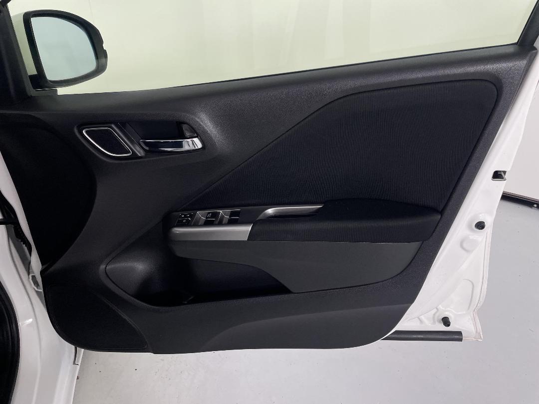 Photo '15' of Honda Grace Photo '15' of Honda Grace