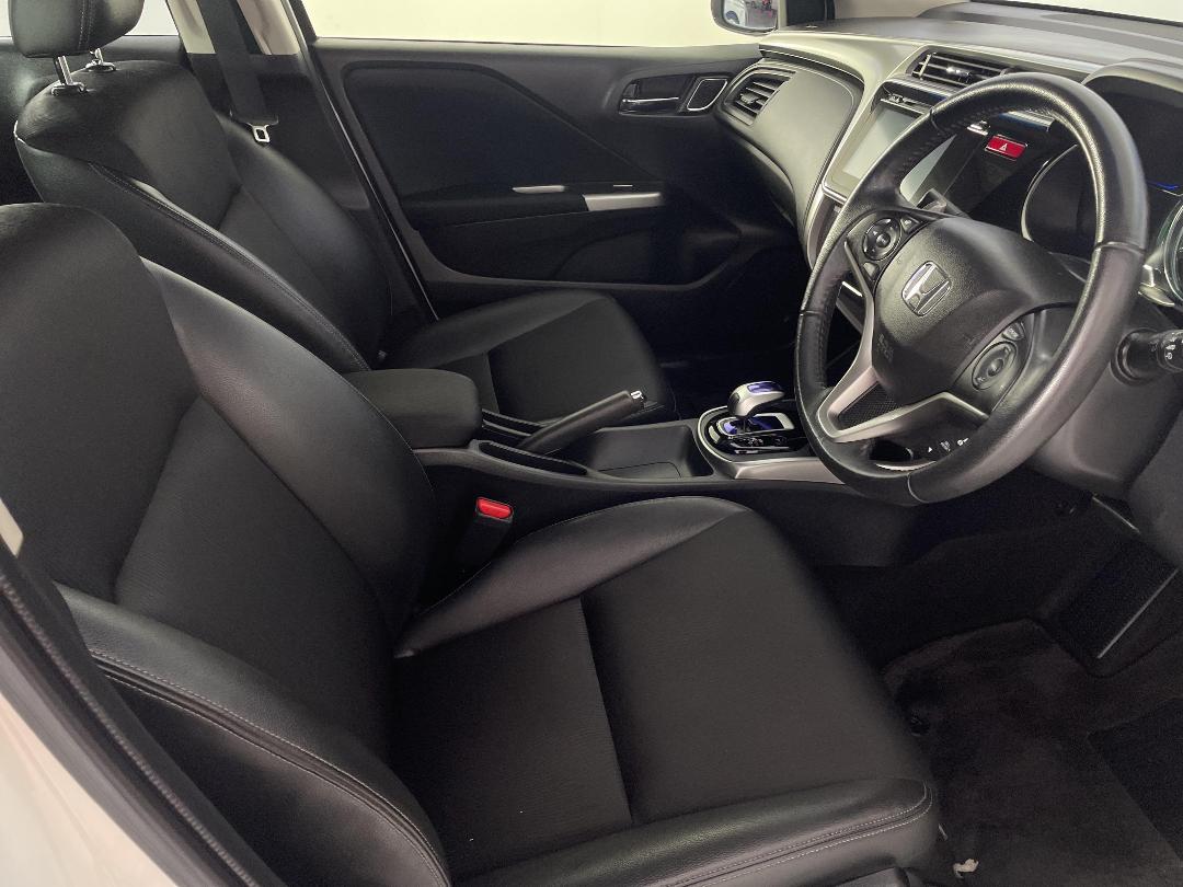 Photo '16' of Honda Grace Photo '16' of Honda Grace